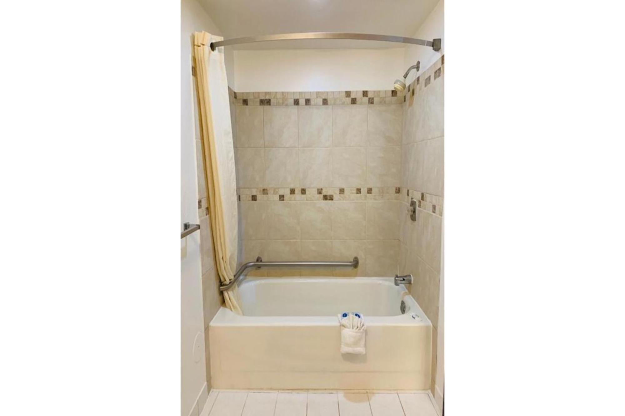 Economy Inn Of Holland Bagian luar foto