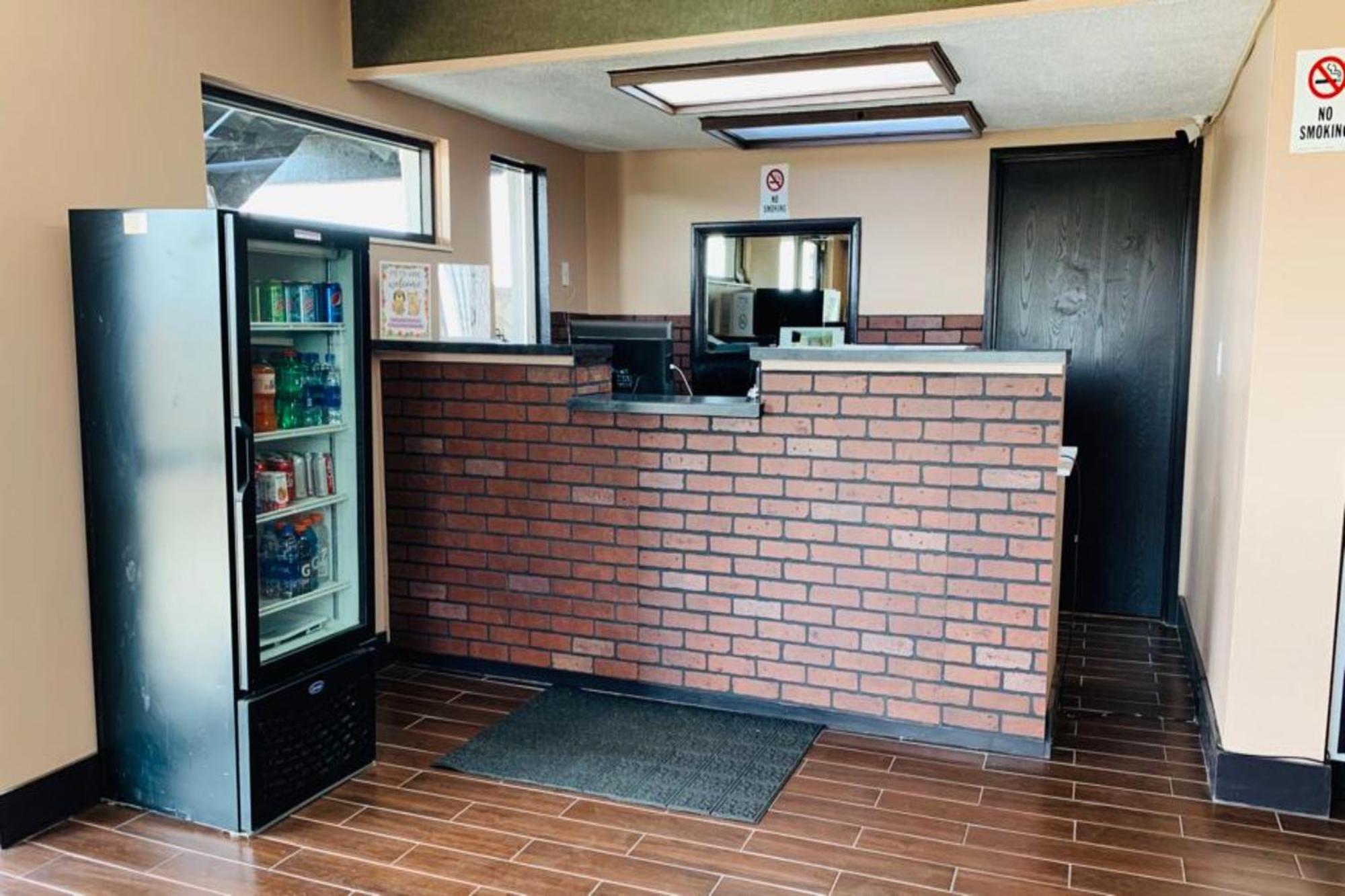 Economy Inn Of Holland Bagian luar foto